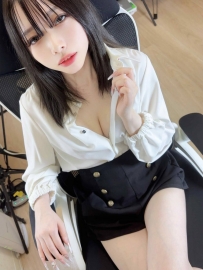 🌱路上で戻ってくる割合の高い女の子「肌は雪と同じくらい白く、彼女が指を上げて、優