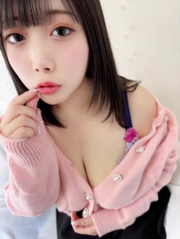 🌺 新人のニック・ボバは、肌の質感が良好です。です