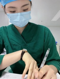 阿暖 見習護理師今天第一天兼職