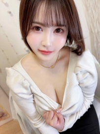 白と柔らかいJの大きな胸の女の子 "CMミルク、ピンクの人形、ピーナッツ、豆の乳首、