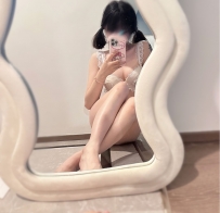 🌸肌と白の胸で濡れ、成分があります。