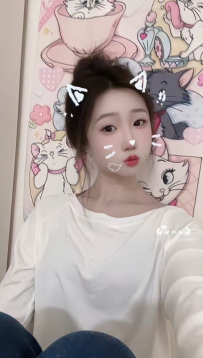 東京、日本🌸 人形は甘い顔と美しい外観を持っています