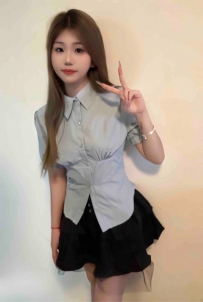 ココ・ラブの甘いベッドはとても貪欲な女の子のようです。あなたを乾燥させたい種類