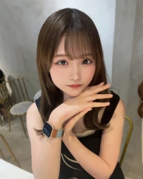 🌸胸は小さめだけど、柔らかな曲線が触れたくなる衝動を掻き立てる。動きが優しくて、